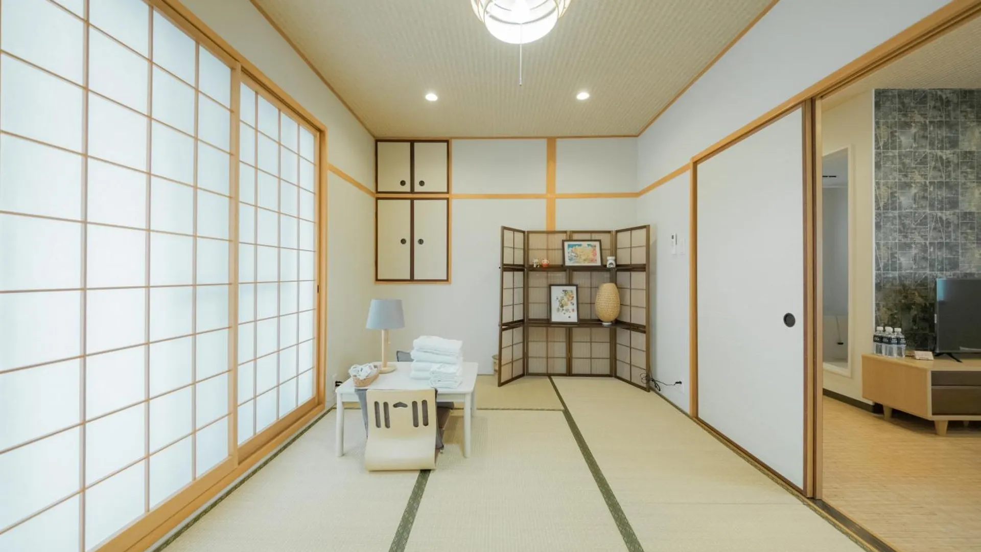 鶴橋徒歩6分難波日本橋心斎橋5分天王寺usj奈良直通 Apartment Osaka