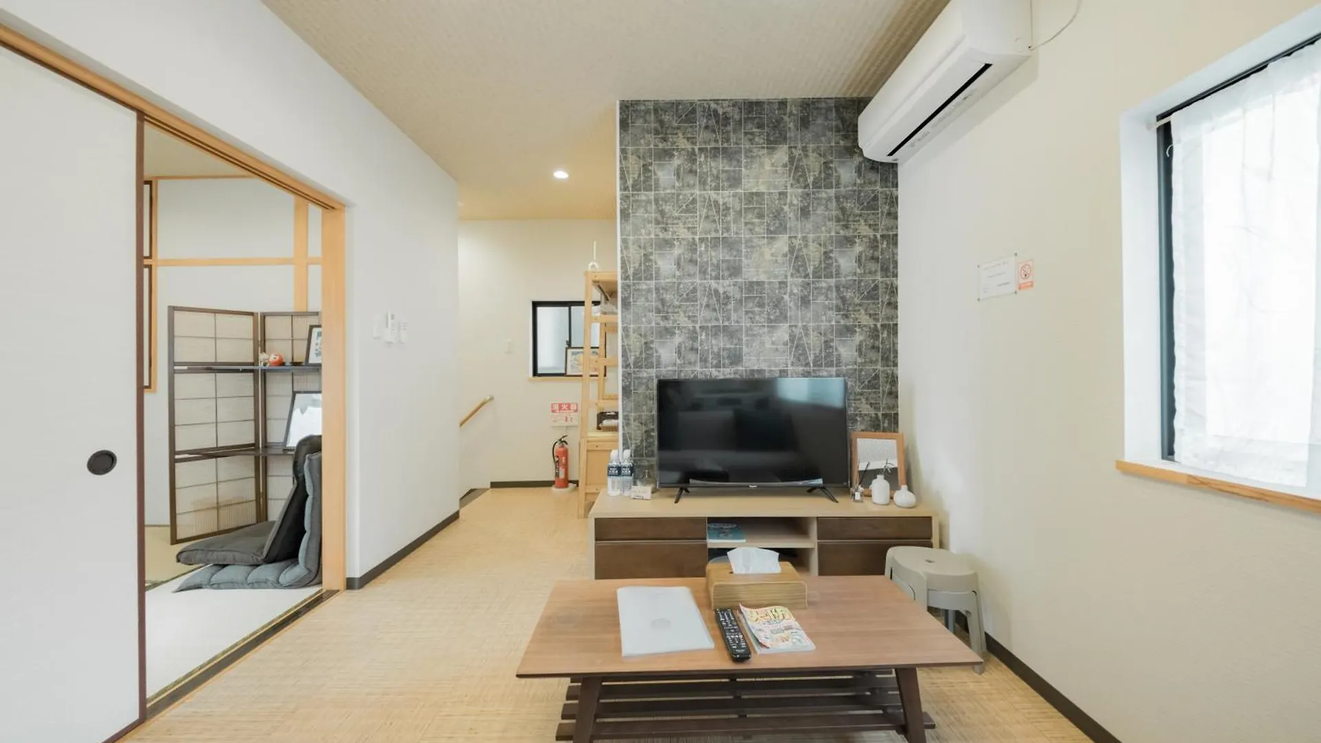 鶴橋徒歩6分難波日本橋心斎橋5分天王寺usj奈良直通 Apartment Osaka Japan